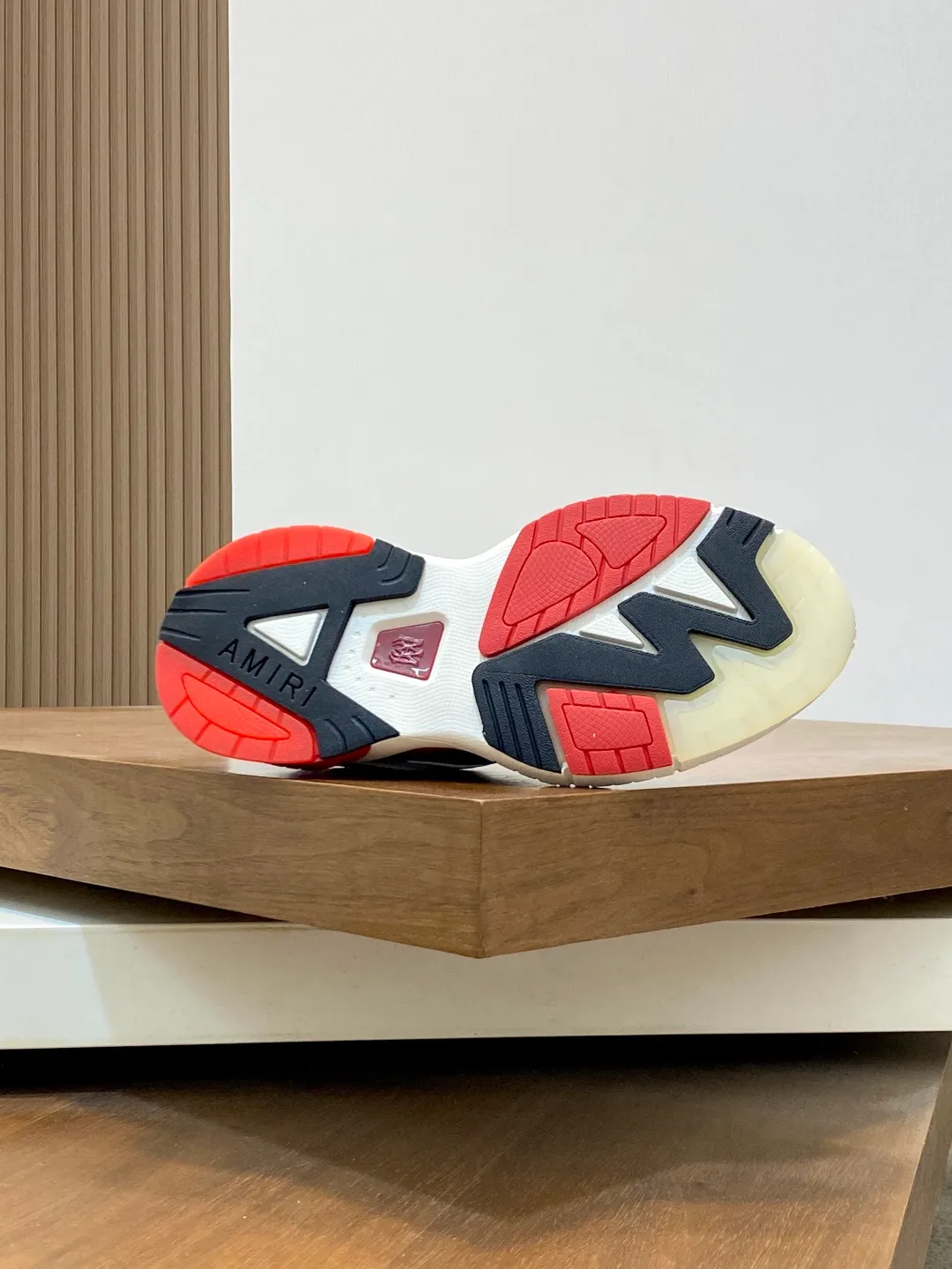 Men's shoes 💰740 AMIRI's new men's casual sports shoes, made of first-layer cowhide leather uppers and spliced ​​with original breathable mesh, rich in three-dimensionality, contrasting color design, simple style, fashionable and sporty, breathable mesh lining, original ultra-light outsole, a must-have item for daily leisure! Size: 38-45 (38, 45 customized)